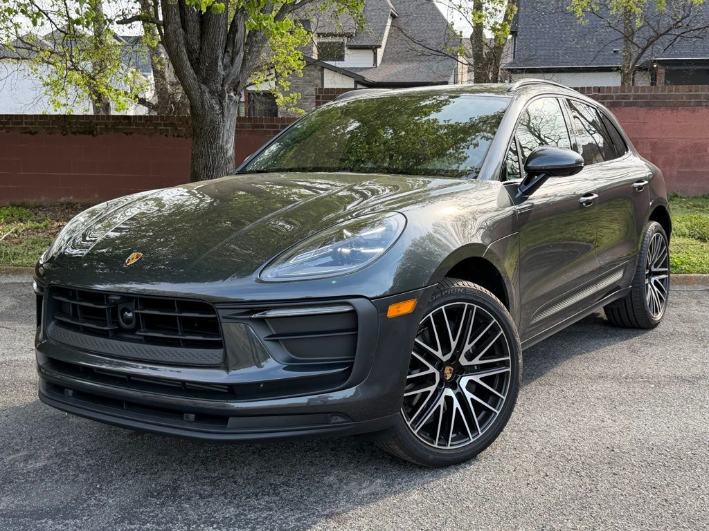 2026 PORSCHE Macan