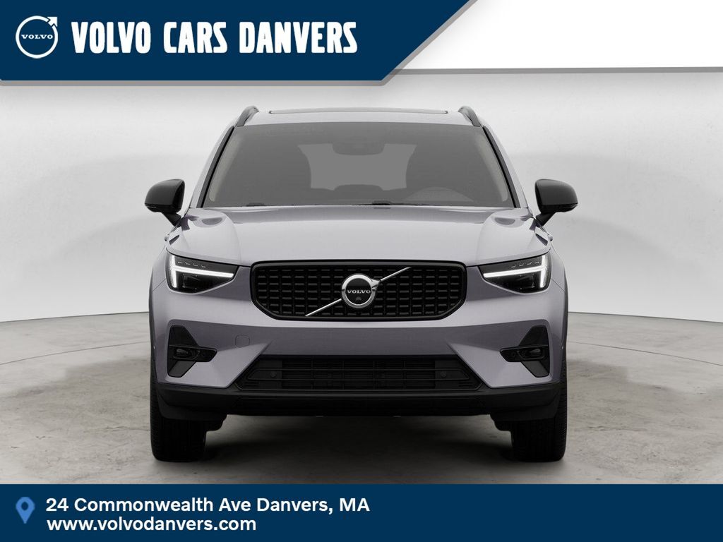 2026 VOLVO XC40