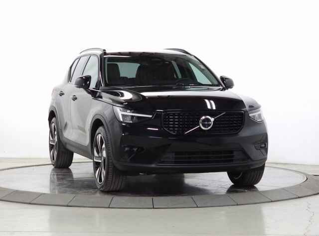 2024 VOLVO XC40