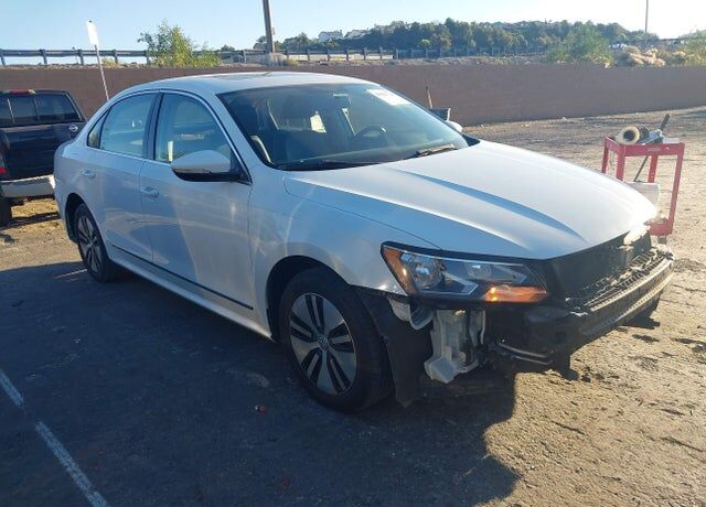 2016 VOLKSWAGEN Passat