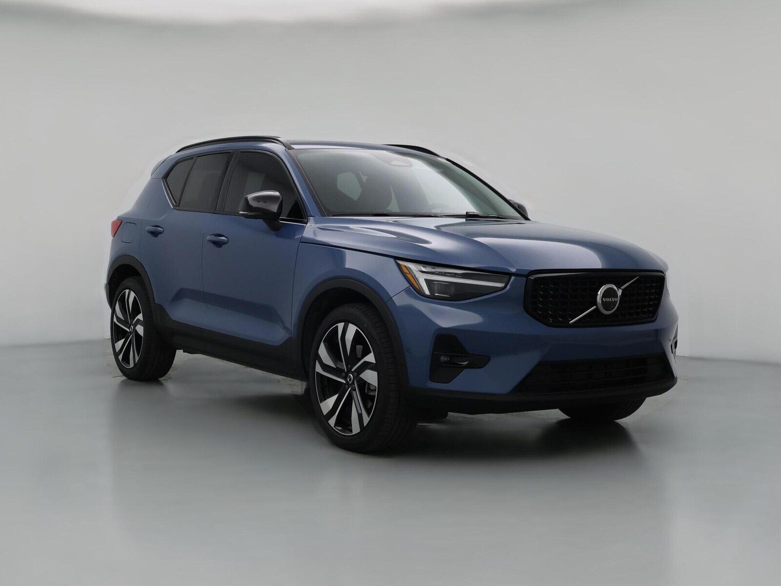 2024 VOLVO XC40