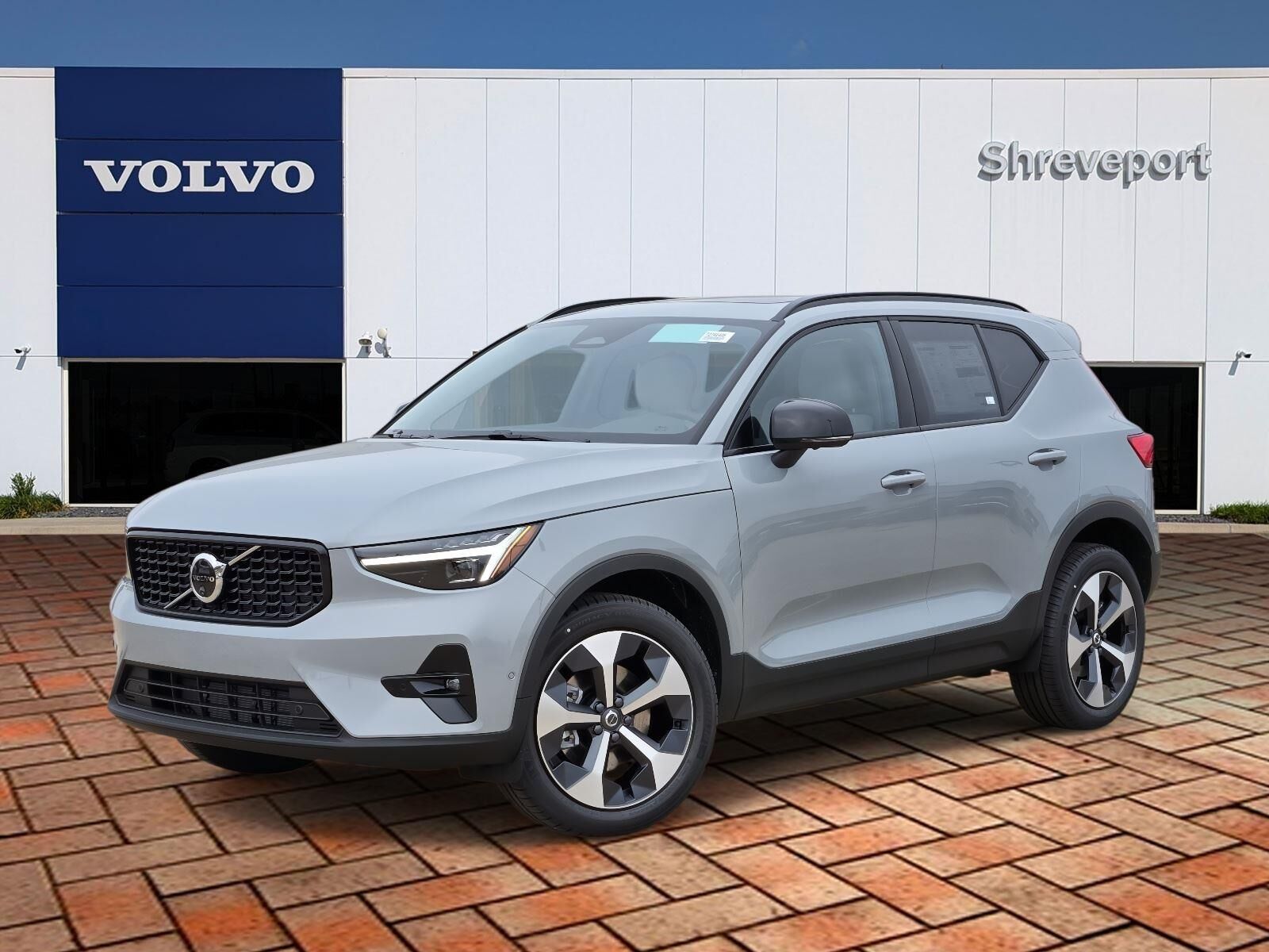 2026 VOLVO XC40