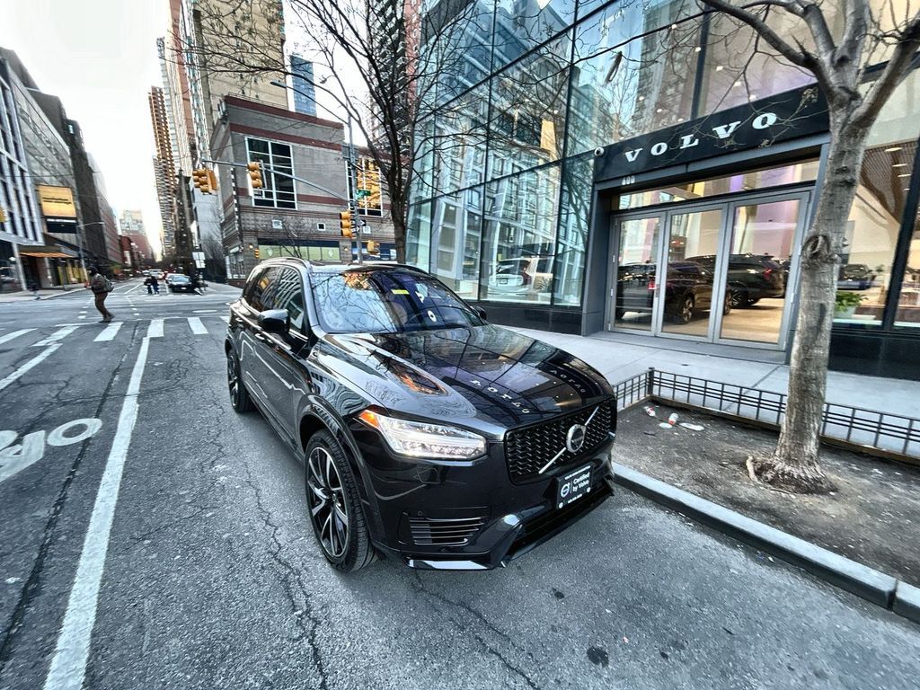 2023 VOLVO XC90