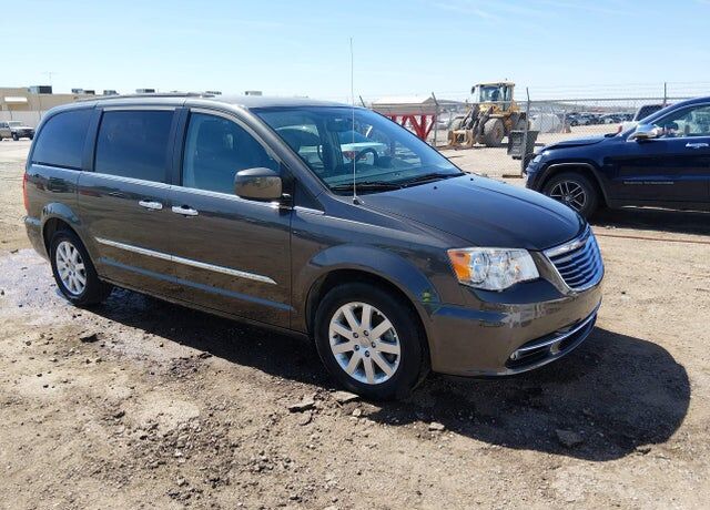2016 CHRYSLER Town and Country