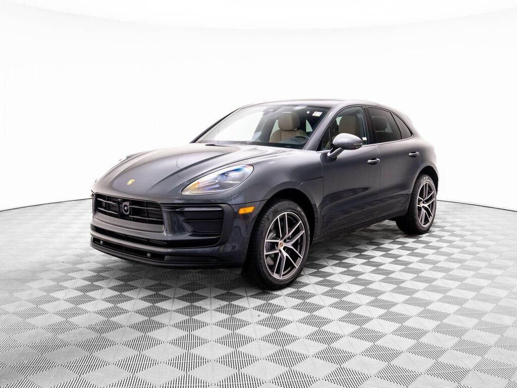 2026 PORSCHE Macan
