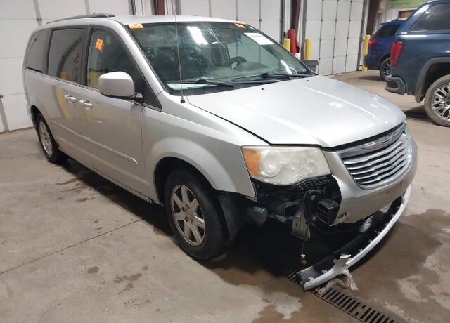 2012 CHRYSLER Town and Country