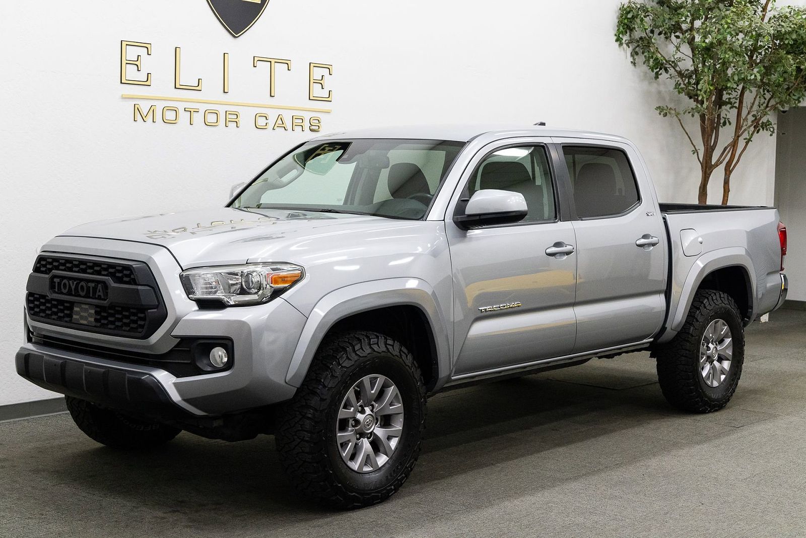 2018 TOYOTA Tacoma
