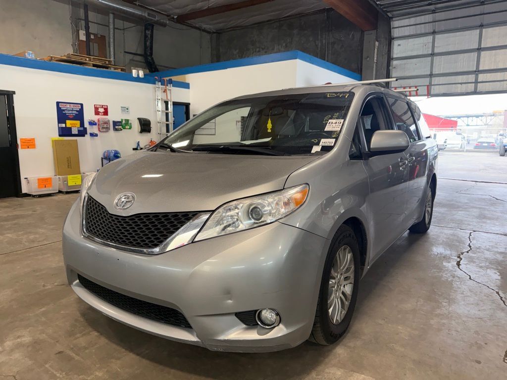 2016 TOYOTA Sienna
