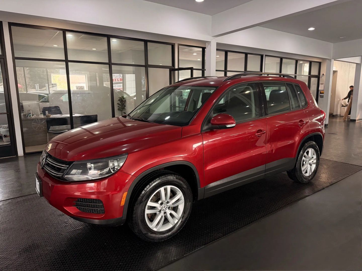 2015 VOLKSWAGEN Tiguan