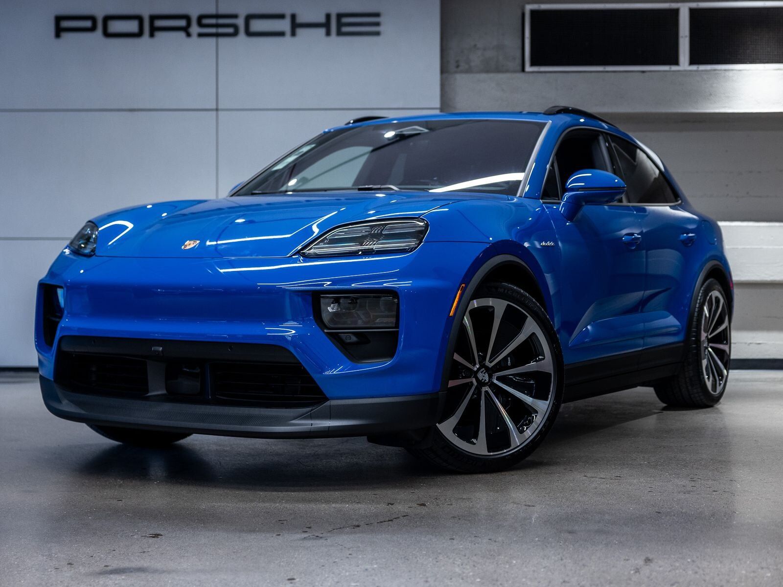2026 PORSCHE Macan