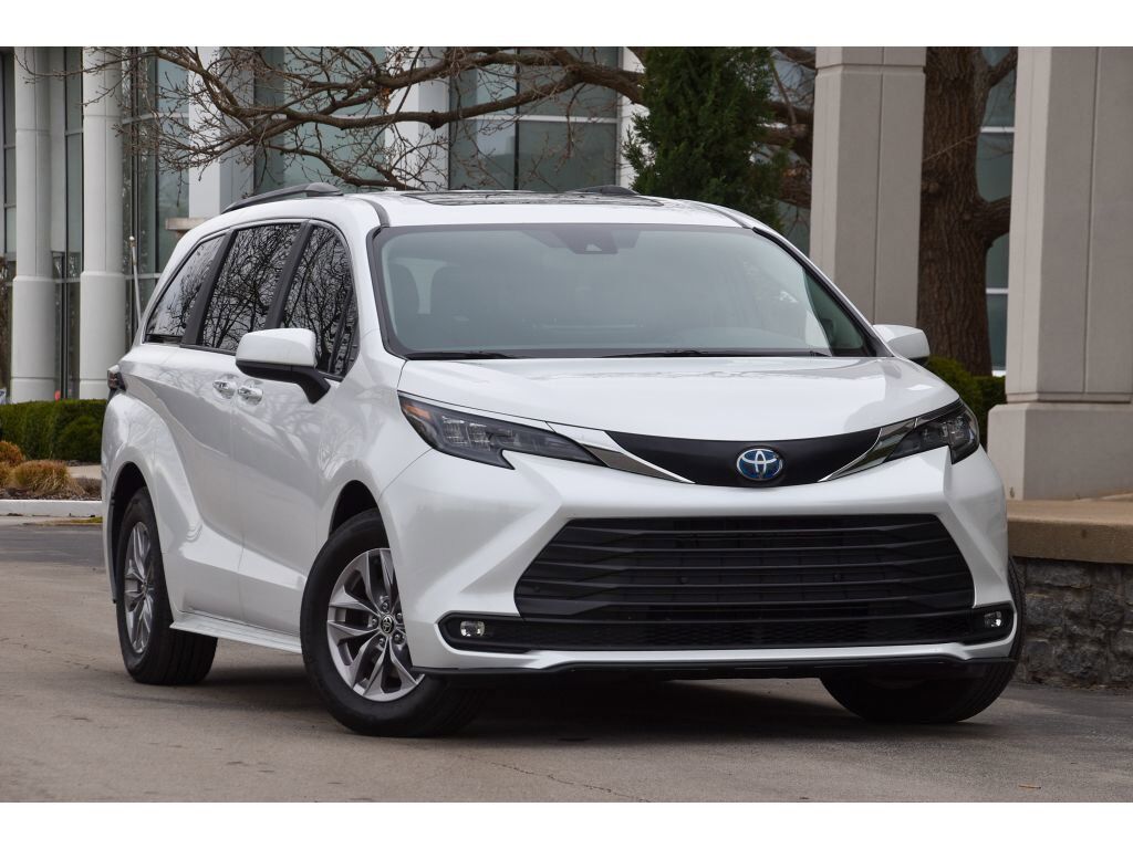 2025 TOYOTA Sienna