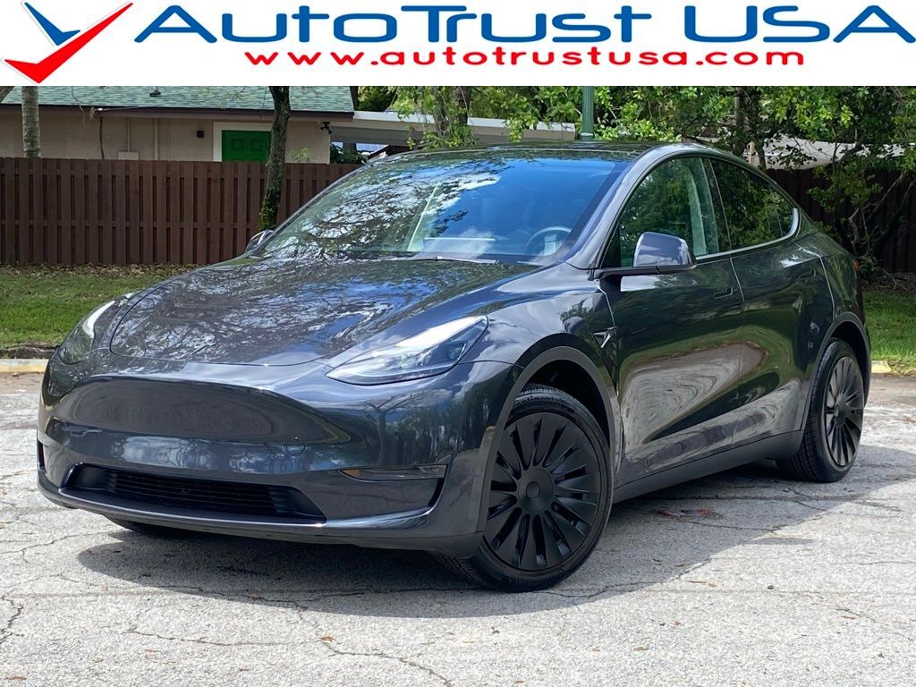 2025 TESLA Model Y