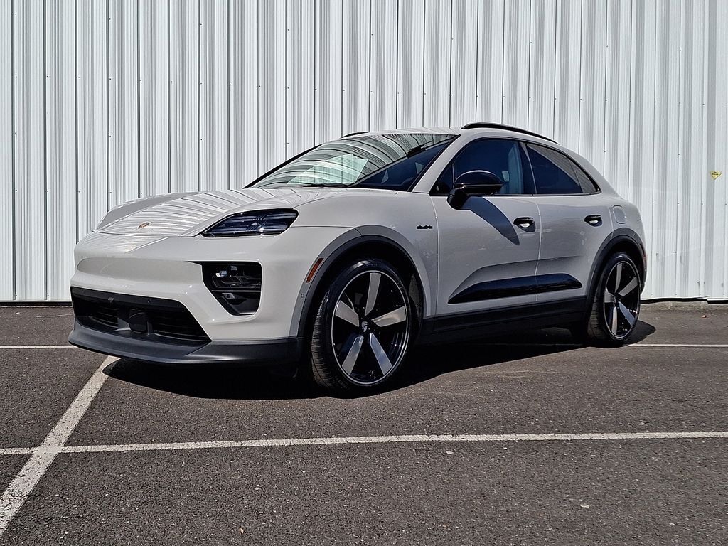 2026 PORSCHE Macan