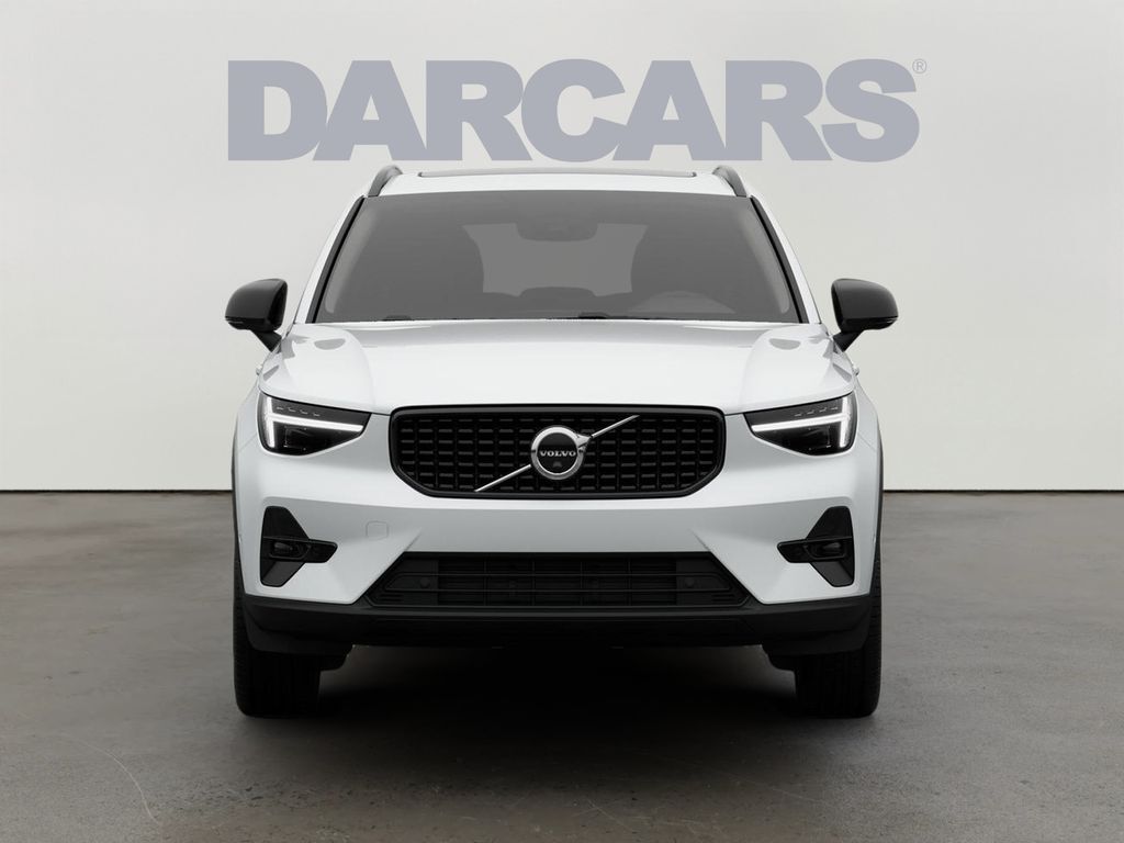 2026 VOLVO XC40