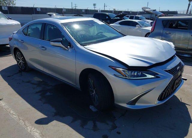 2025 LEXUS ES