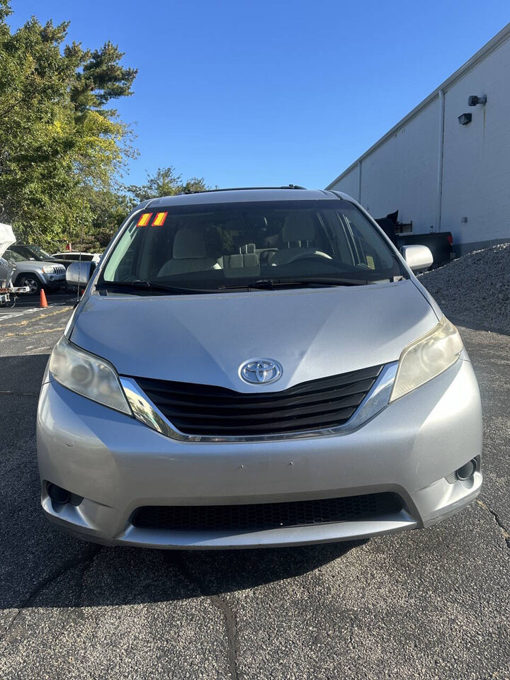 2011 TOYOTA Sienna