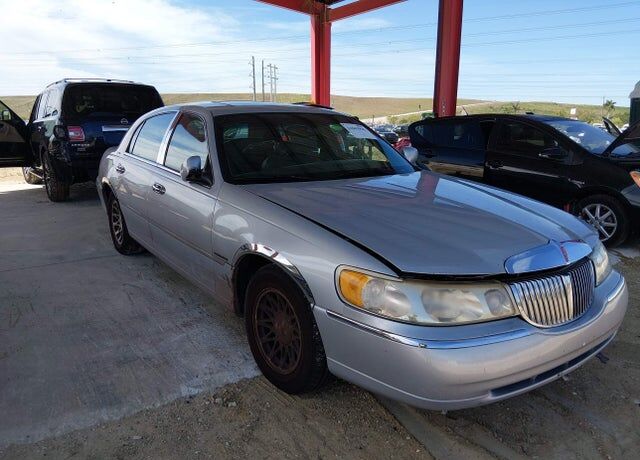 2000 LINCOLN Town Car