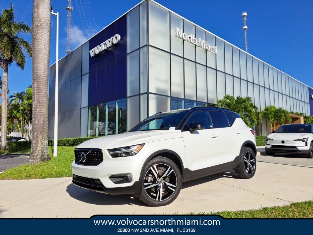 2021 VOLVO XC40