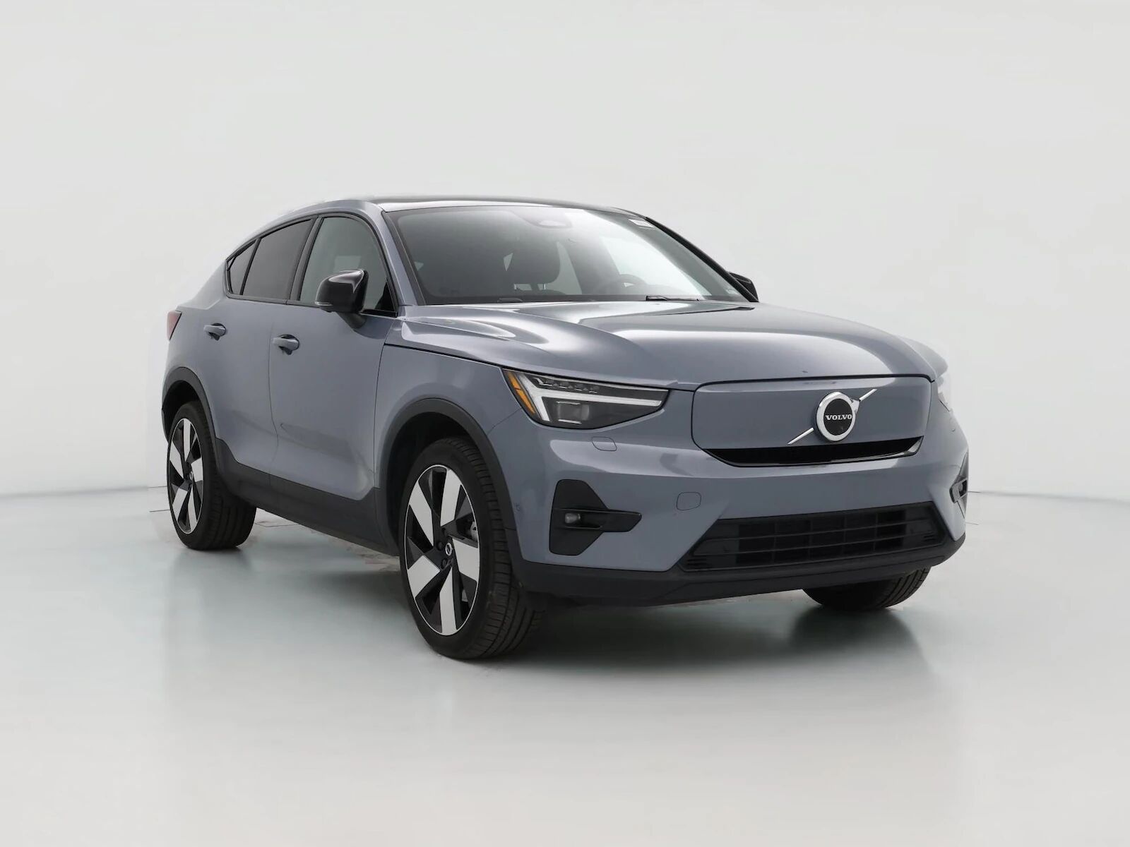 2023 VOLVO C40
