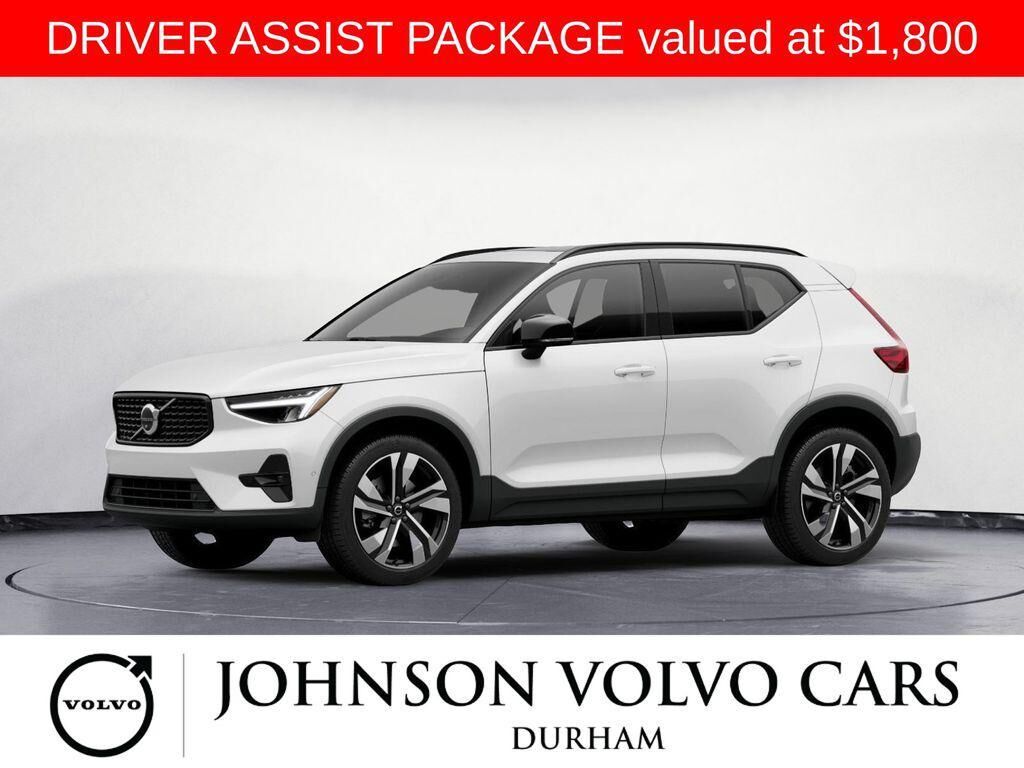 2023 VOLVO XC40