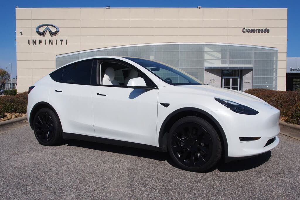 2024 TESLA Model Y