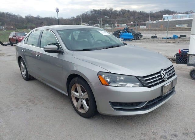 2013 VOLKSWAGEN Passat