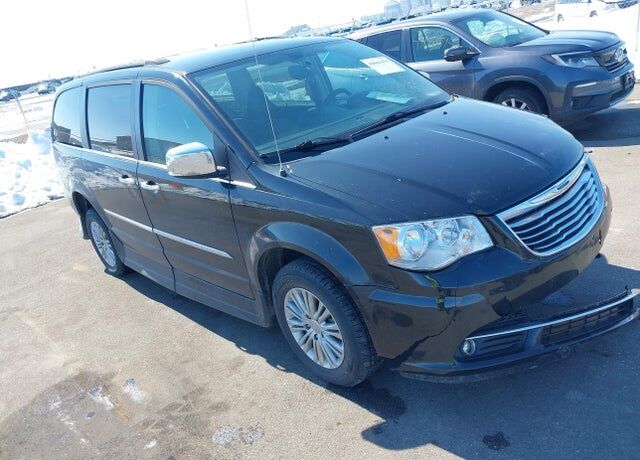 2015 CHRYSLER Town and Country