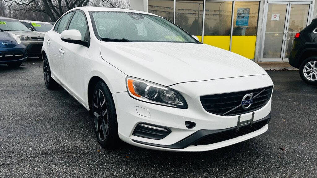 2017 VOLVO S60