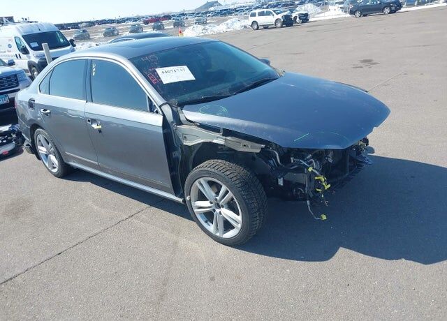 2013 VOLKSWAGEN Passat