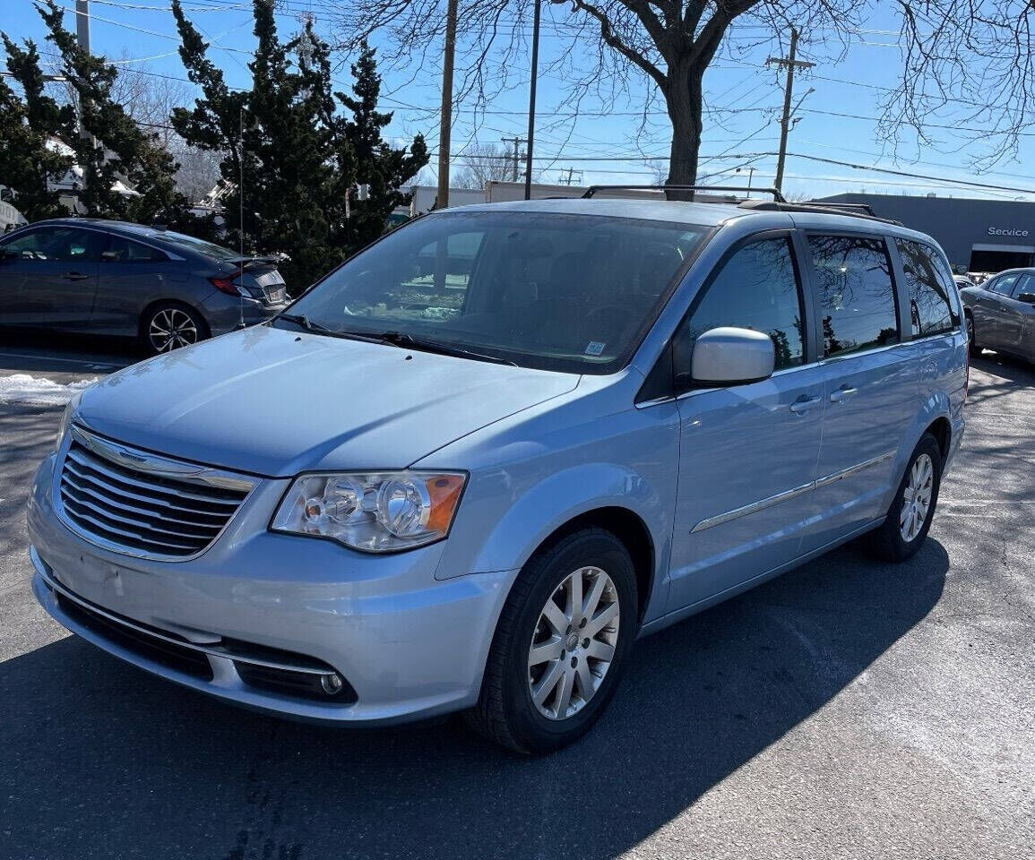 2013 CHRYSLER Town and Country