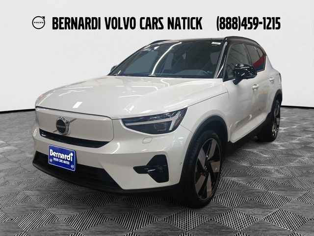 2023 VOLVO XC40