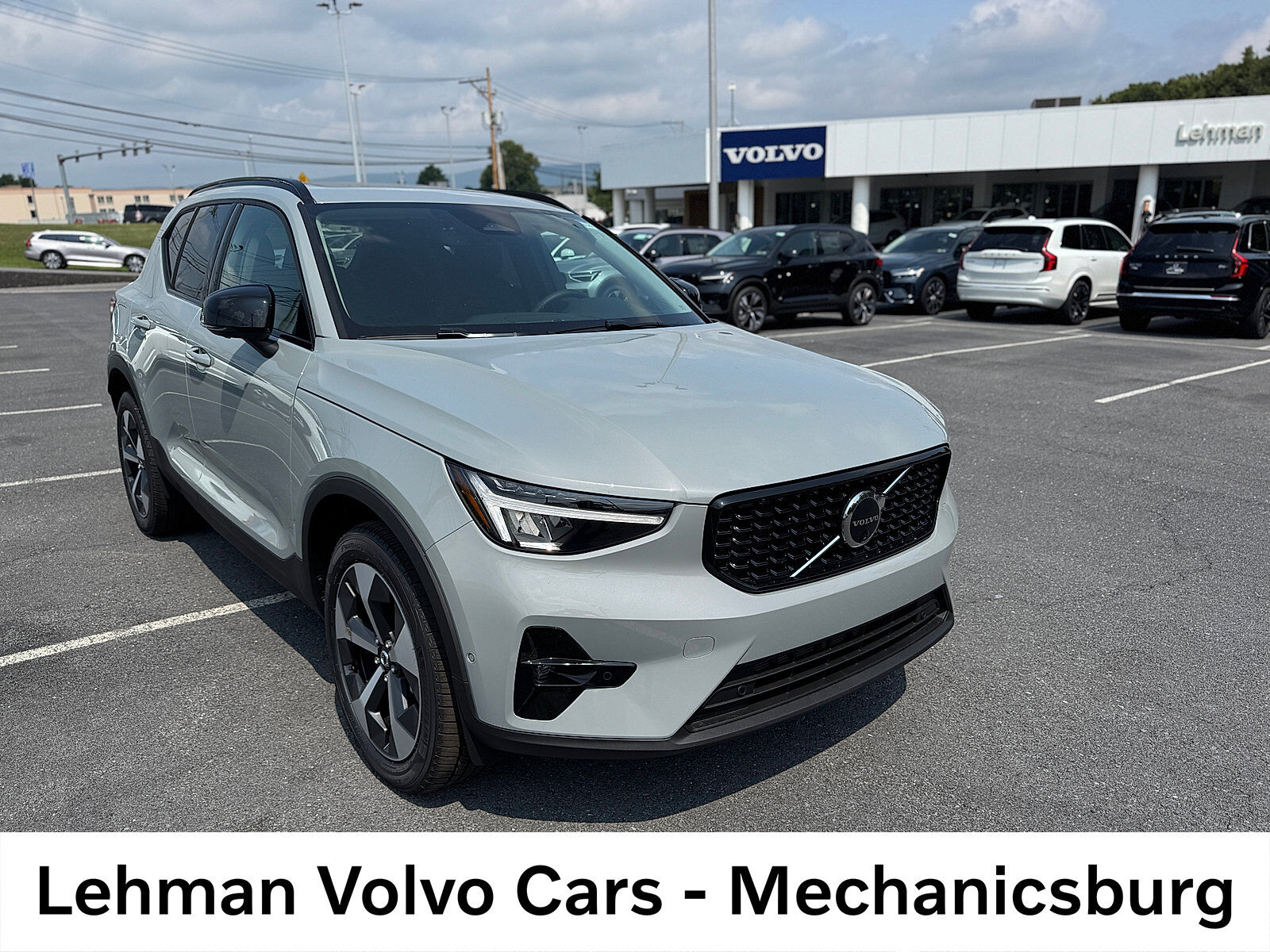 2026 VOLVO XC40