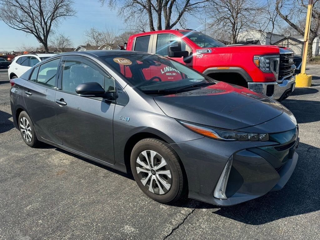 2017 TOYOTA Prius