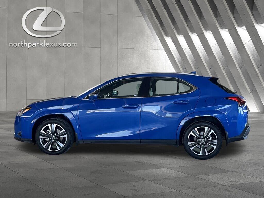 2025 LEXUS UX