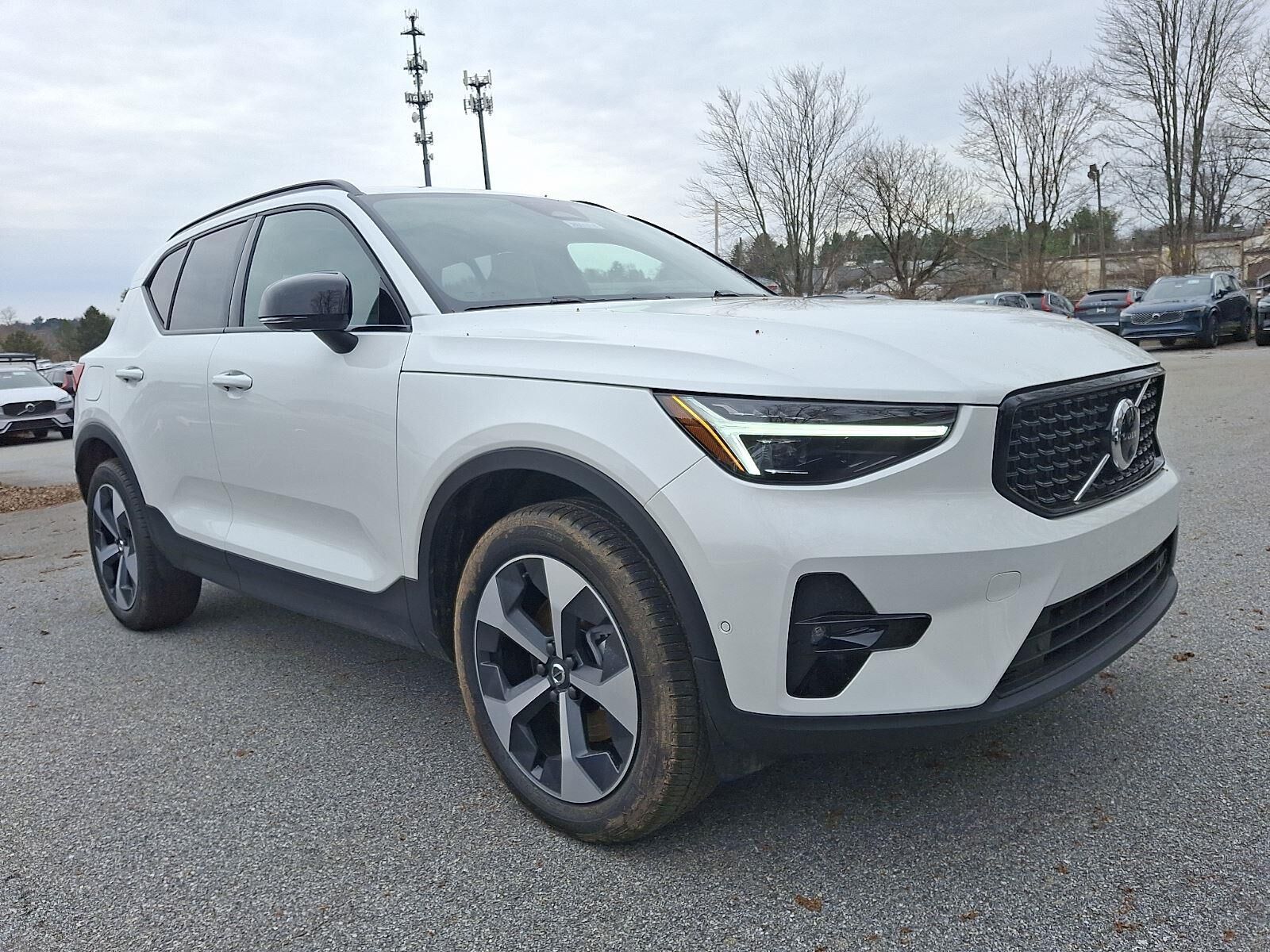 2026 VOLVO XC40