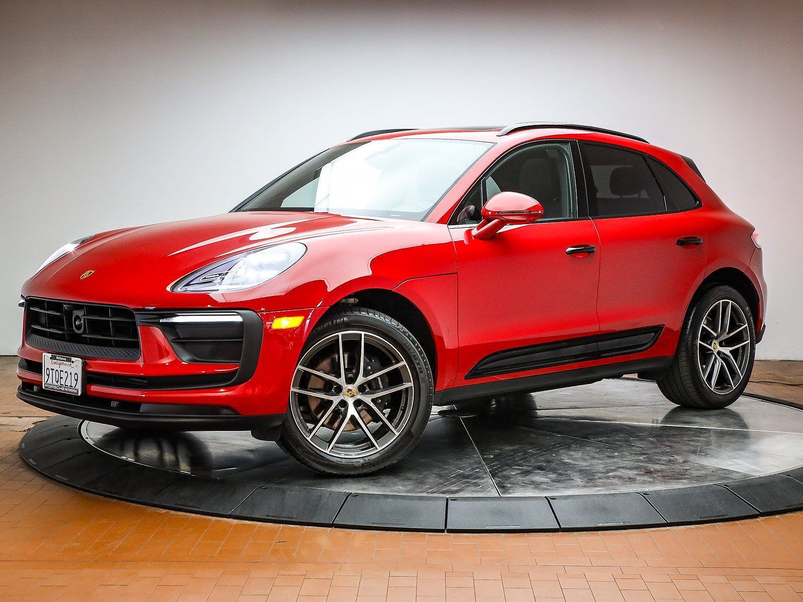 2025 PORSCHE Macan