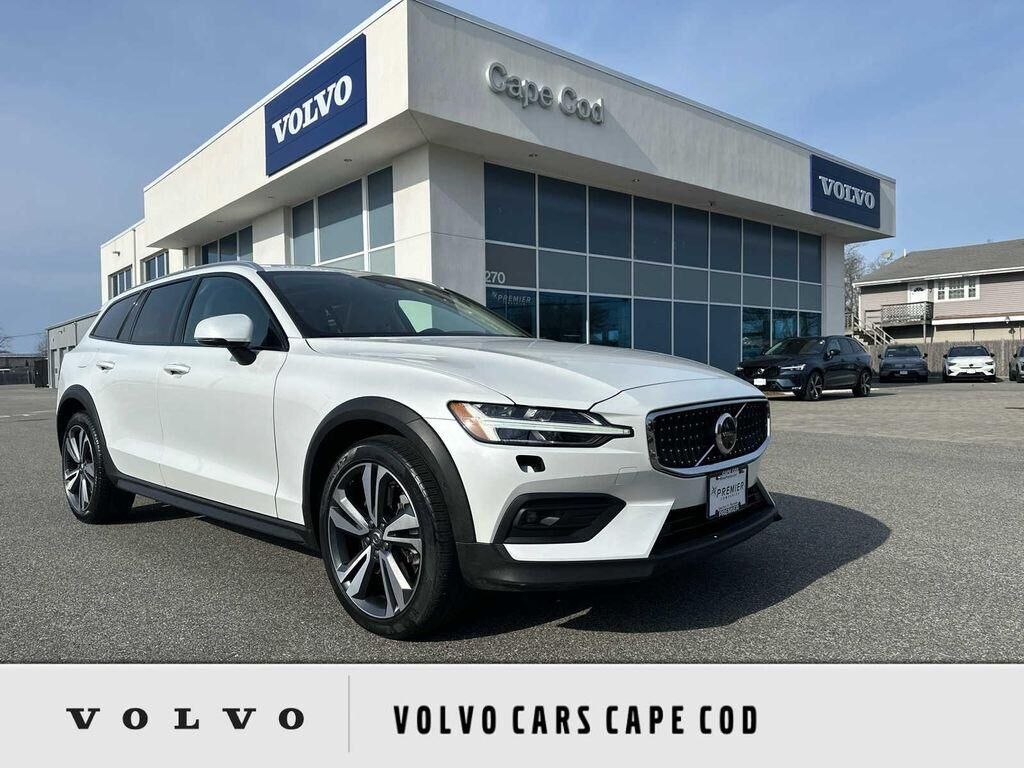 2023 VOLVO V60CC