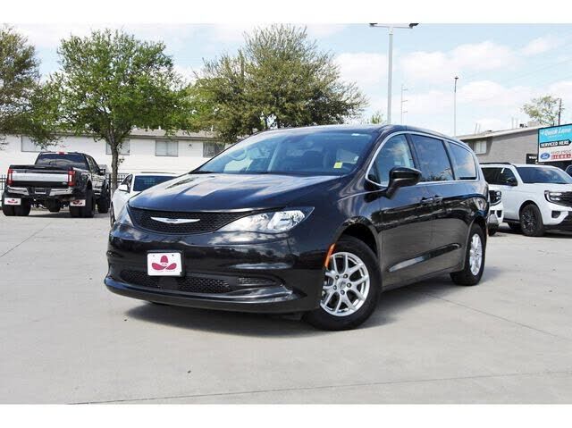 2023 CHRYSLER Voyager
