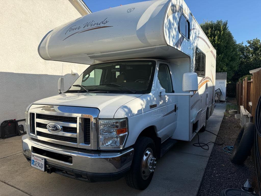 2012 FORD E-350