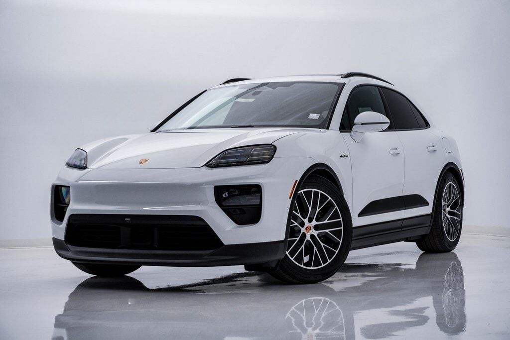 2026 PORSCHE Macan