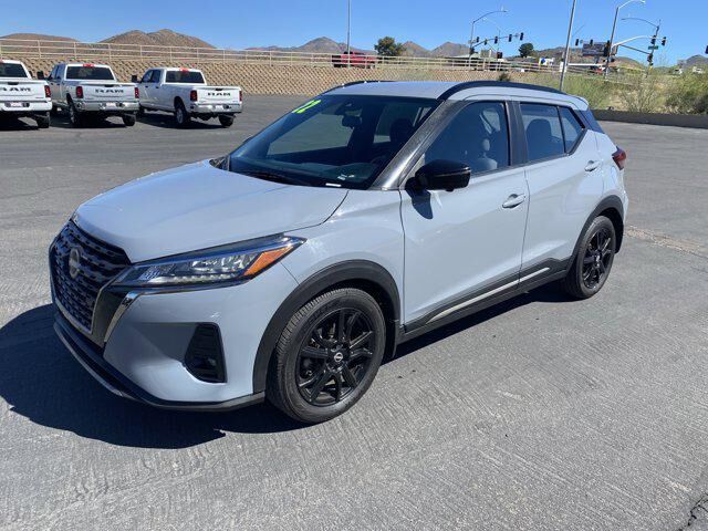 2022 NISSAN Kicks