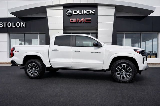 2025 CHEVROLET Colorado