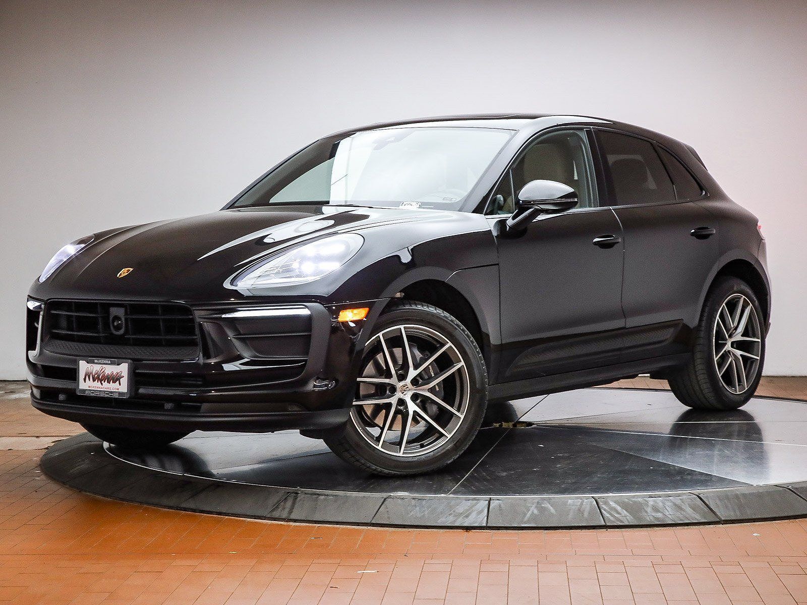 2025 PORSCHE Macan