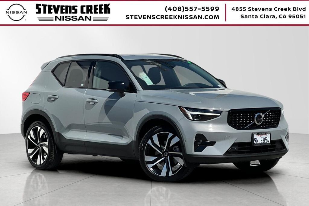 2024 VOLVO XC40