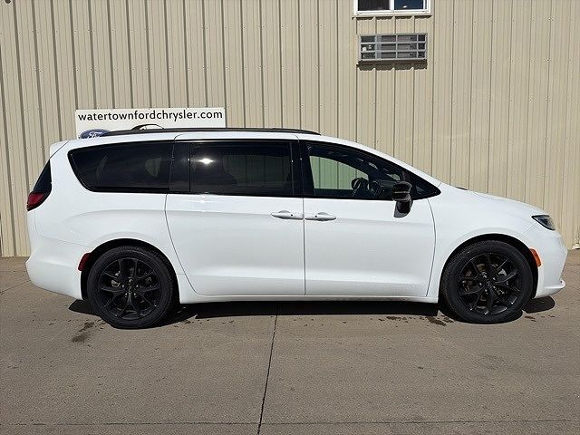 2025 CHRYSLER Pacifica