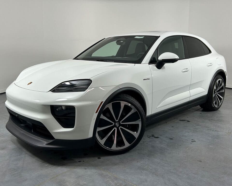 2024 PORSCHE Macan