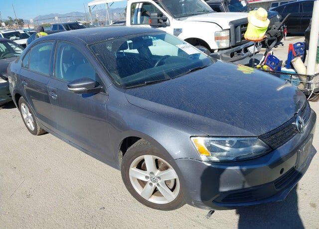 2012 VOLKSWAGEN Jetta