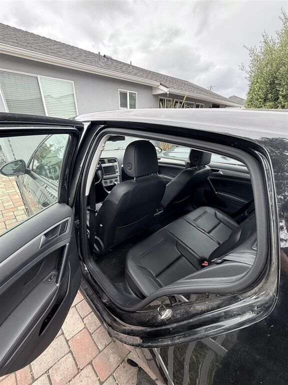 2016 VOLKSWAGEN Golf