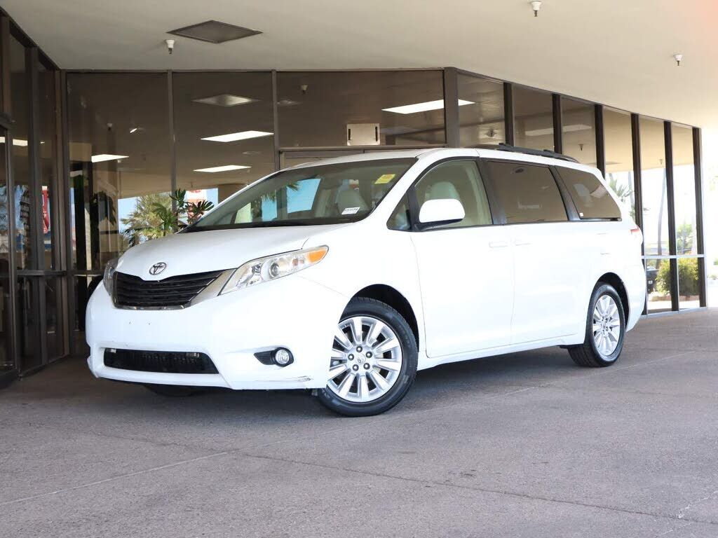 2014 TOYOTA Sienna