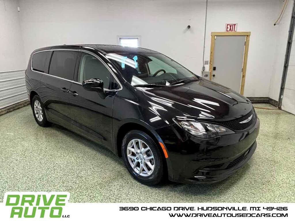 2024 CHRYSLER Voyager